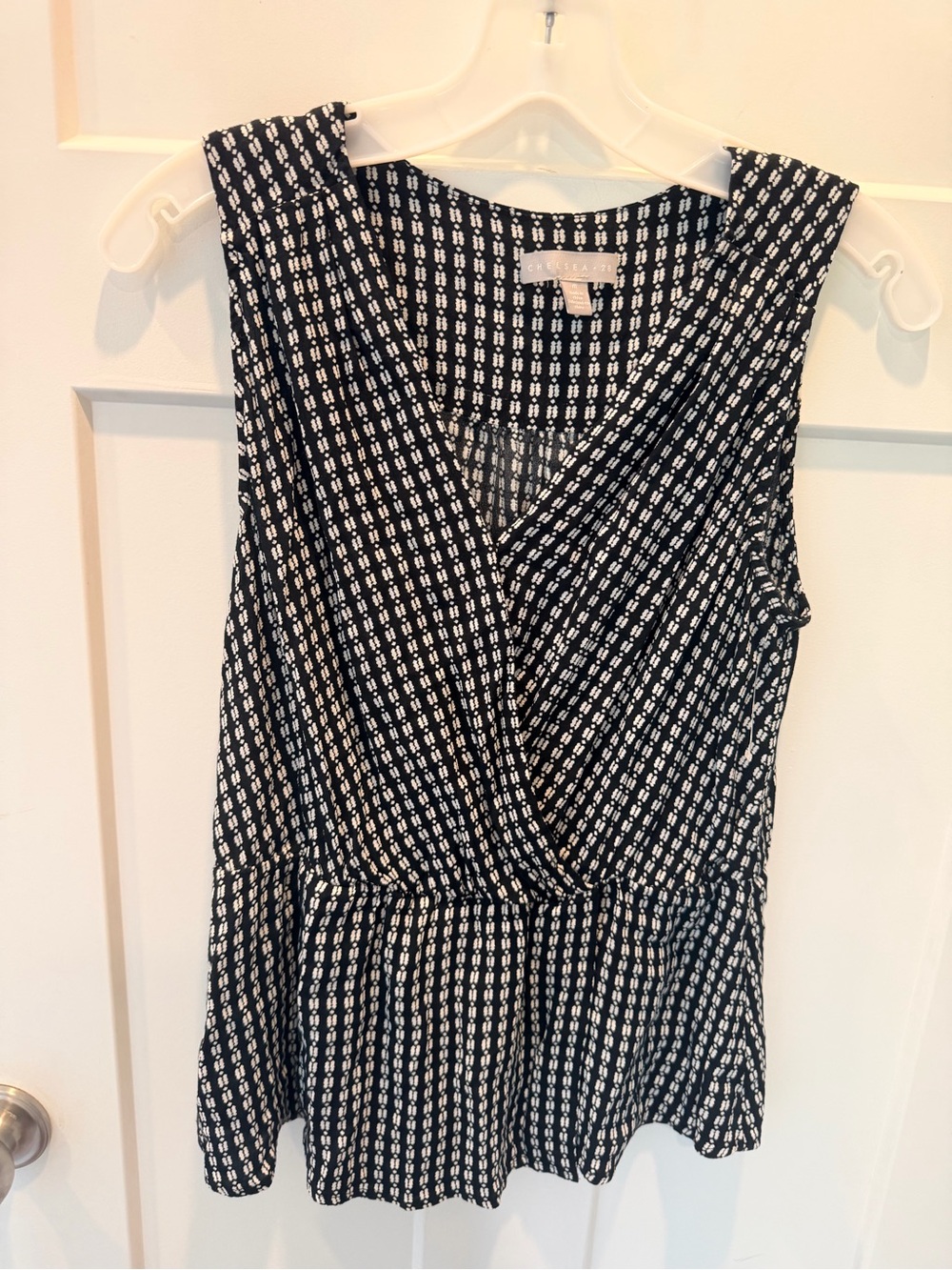 Chelsea28 Medium Black White Geometric Sleeveless Surplice Peplum Blouse